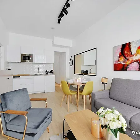 Apartment Intimate Flat W A C & Jacuzzi - 2br 6p Montmartre