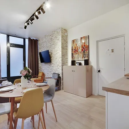 Intimate Flat W A C & Jacuzzi - 2br 6p Montmartre Apartment Paris