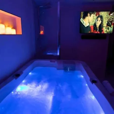 Apartment Intimate Flat W A C & Jacuzzi - 2br 6p Montmartre