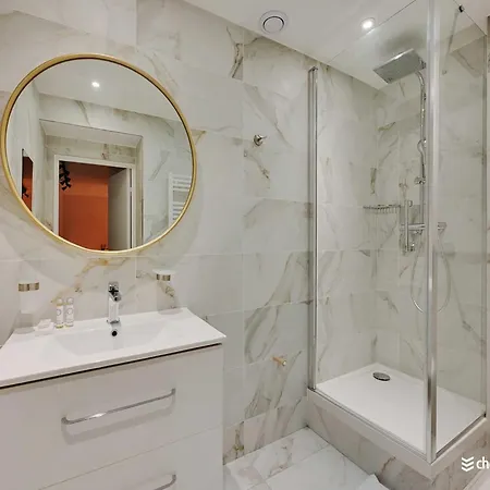 Intimate Flat W A C & Jacuzzi - 2br 6p Montmartre * Paris
