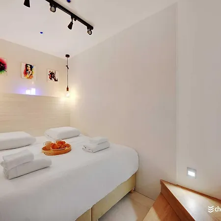 Intimate Flat W A C & Jacuzzi - 2br 6p Montmartre * Paris